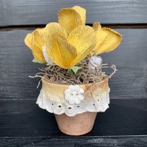 NWOT Crocus Pottery Pot